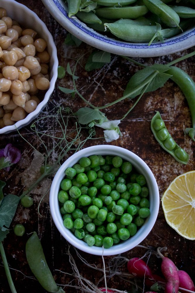 2022_FreshPeaHummus_15_web Ingredients for fresh pea humus
